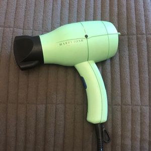 Harry Josh blowdryer